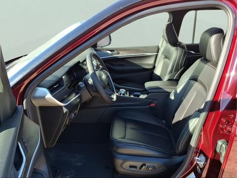 New 2025 Jeep Grand Cherokee Limited AWD/4WD image 17