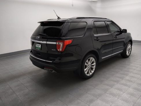 Used 2018 Ford Explorer XLT w/ Equipment Group 202A AWD/4WD image 9