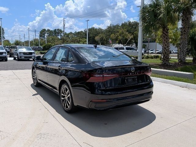 Used 2025 Volkswagen Jetta SE FWD image 9