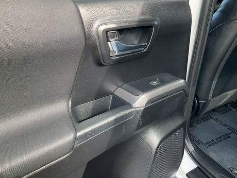 Used 2019 Toyota Tacoma TRD Off-Road w/ TRD Premium Off Road Package image 32