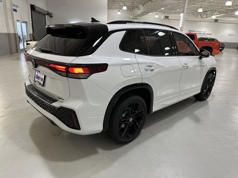 New 2026 Volkswagen Tiguan SE R-Line image 9