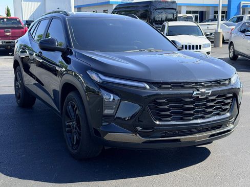 Used 2025 Chevrolet Trax ACTIV w/ Driver Confidence Package FWD image 3