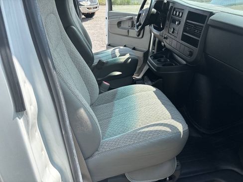 Used 2014 Chevrolet Express 3500 Extended RWD image 23