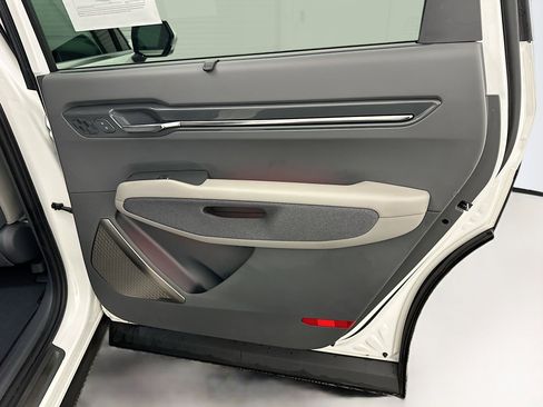 Used 2024 Kia EV9 Land image 34