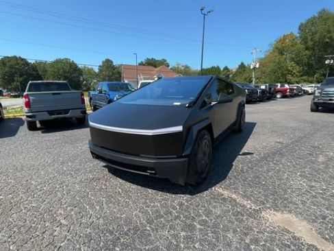 Used 2025 Tesla Cybertruck AWD Crew Cab image 6