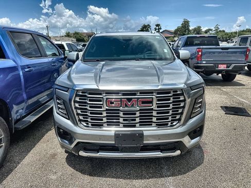 Used 2025 GMC Yukon Denali w/ Denali Reserve Package AWD/4WD image 12