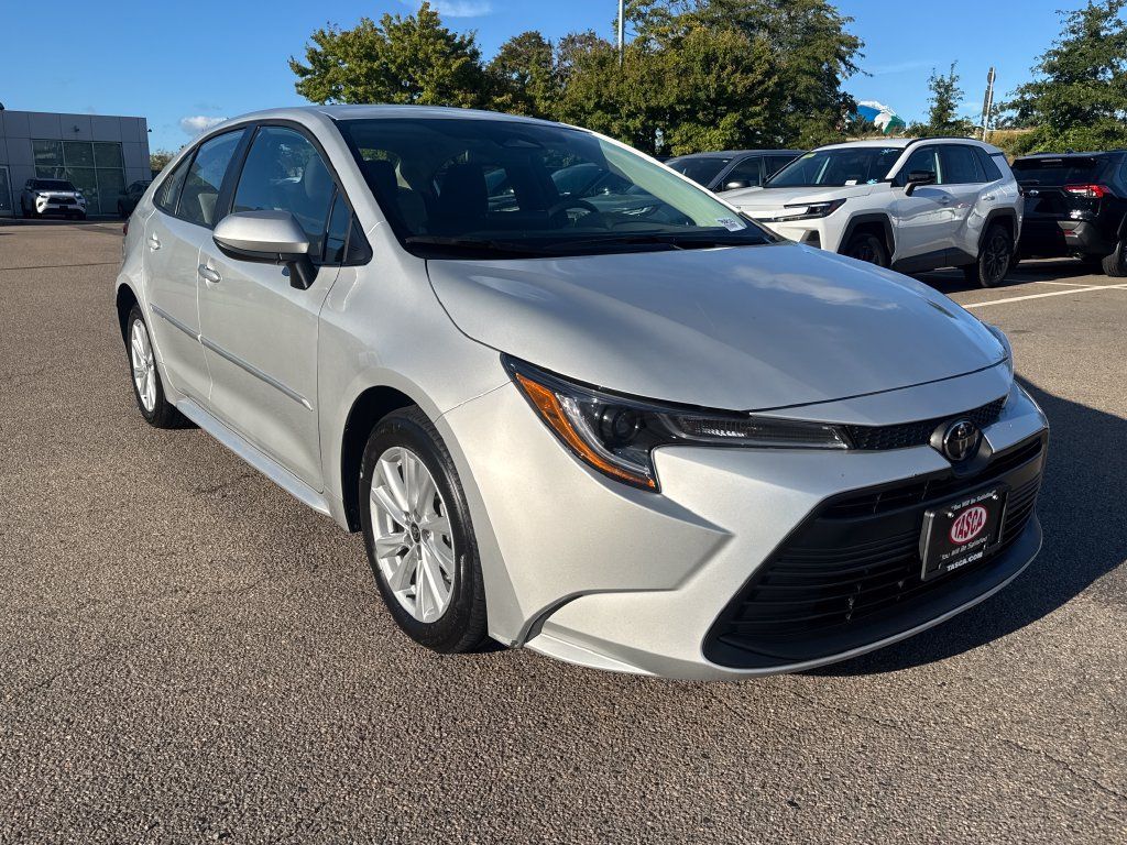 Used 2026 Toyota Corolla LE w/ LE Premium Package FWD image 9