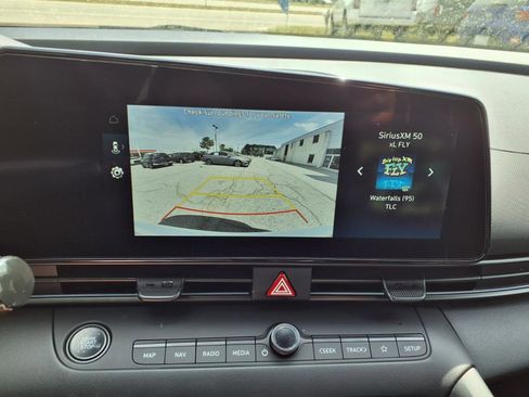 New 2025 Hyundai Elantra SEL image 11