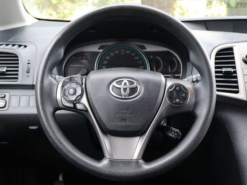 Used 2015 Toyota Venza LE image 18