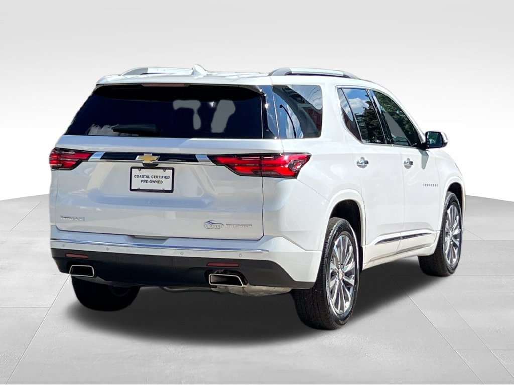 Used 2023 Chevrolet Traverse Premier FWD image 13