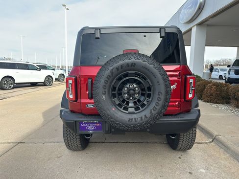 New 2026 Ford Bronco Badlands image 9