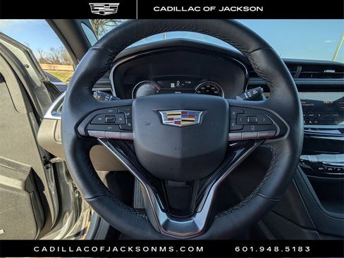 Certified 2025 Cadillac XT6 Premium Luxury image 11