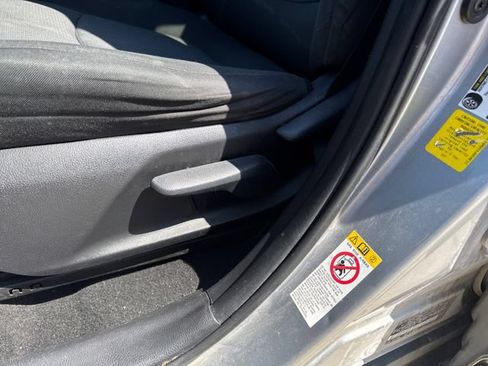 Used 2019 Toyota RAV4 XLE FWD image 19