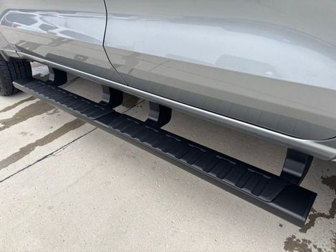 Used 2025 Chevrolet Colorado Z71 w/ Technology Package image 10