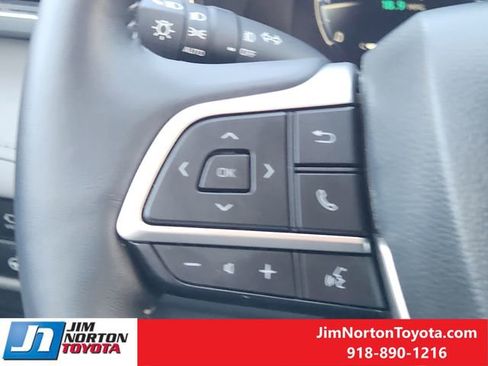 Used 2025 Toyota Highlander Platinum image 31