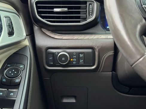 Certified 2020 Ford Explorer Platinum w/ Premium Technology Package AWD/4WD image 36