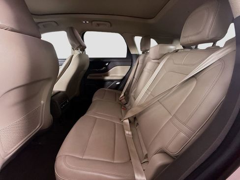 Used 2022 Lincoln Corsair FWD w/ Premium Package image 16