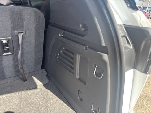 Used 2025 Chevrolet Traverse LT FWD image 14