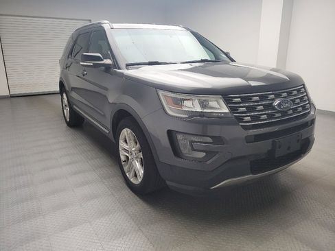 Used 2016 Ford Explorer XLT w/ Equipment Group 202A AWD/4WD image 13