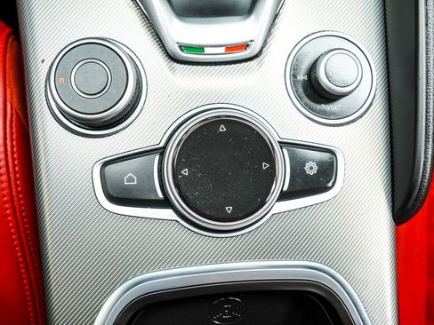 Used 2024 Alfa Romeo Giulia Veloce AWD/4WD image 25