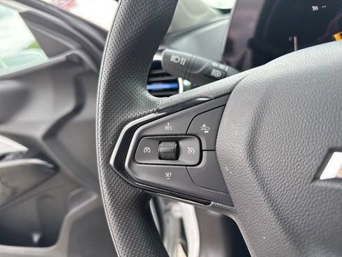 Used 2025 Chevrolet Trax LT FWD image 30