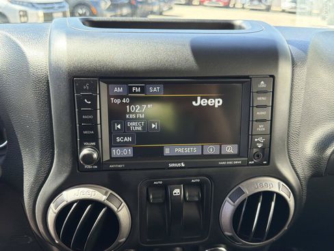 Used 2016 Jeep Wrangler Sport w/ Quick Order Package 24S AWD/4WD image 18