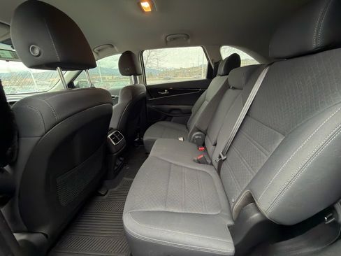 Used 2019 Kia Sorento LX image 20