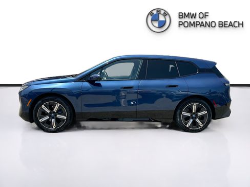 Used 2024 BMW iX xDrive50 w/ Sport Package AWD/4WD image 4