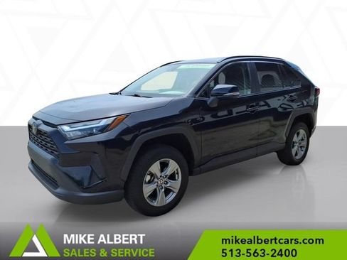 Used 2025 Toyota RAV4 XLE FWD image 3