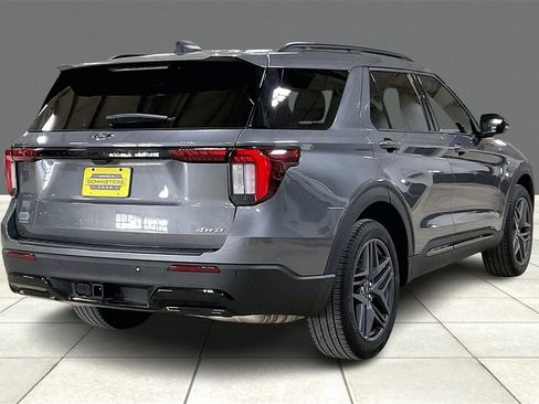 Certified 2025 Ford Explorer ST-Line w/ ST-Line Street Pack image 12