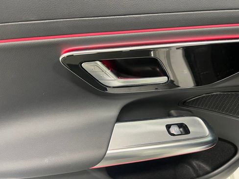 Used 2025 Mercedes-Benz E 350 4MATIC Sedan image 24