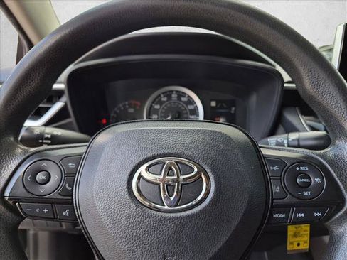 Used 2020 Toyota Corolla LE FWD image 13
