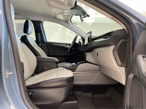 Used 2025 Ford Escape SE image 18