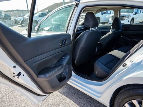 Used 2025 Nissan Altima 2.5 SV image 19