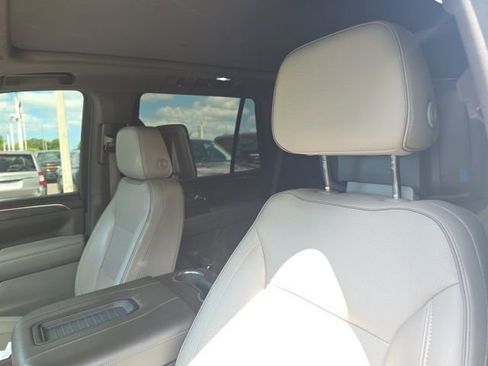 Used 2021 GMC Yukon SLT w/ SLT Premium Package image 10