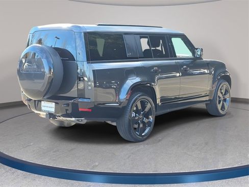 New 2026 Land Rover Defender 130 X-Dynamic SE image 5