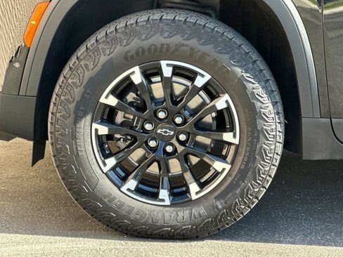 Certified 2025 Chevrolet Traverse Z71 w/ Enhanced Driving Package AWD/4WD image 28