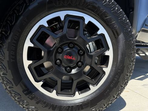 Used 2026 Toyota Tacoma TRD Off-Road w/ TRD Off Road Premium Package AWD/4WD image 9