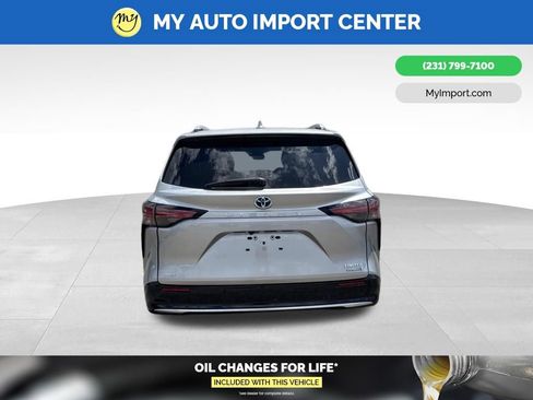 Used 2022 Toyota Sienna Limited AWD/4WD image 4