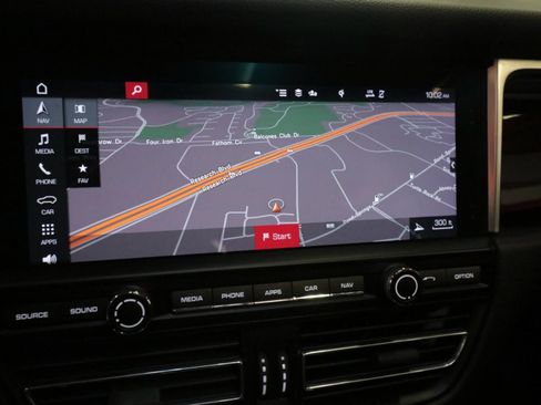 Used 2020 Porsche Macan image 22