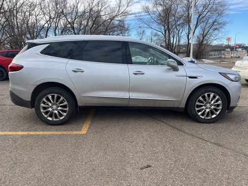 Used 2018 Buick Enclave Essence image 6