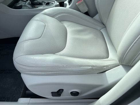 Used 2021 Jeep Cherokee Latitude Lux w/ Comfort/Convenience Group image 16