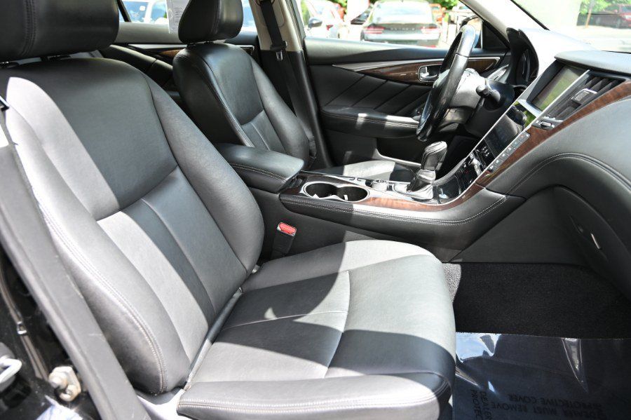 Used 2018 INFINITI Q50 Luxe w/ Essential Package (3.0T Luxe) AWD/4WD image 18