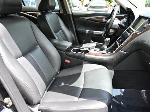 Used 2018 INFINITI Q50 Luxe w/ Essential Package (3.0T Luxe) AWD/4WD image 18