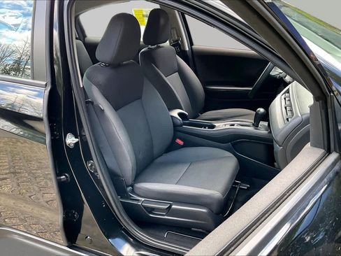 Used 2019 Honda HR-V LX image 9