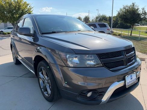 Used 2015 Dodge Journey Crossroad w/ Flexible Seating Group FWD image 2