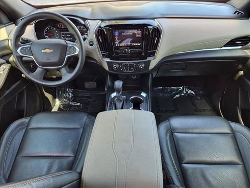 Used 2022 Chevrolet Traverse LS FWD image 17