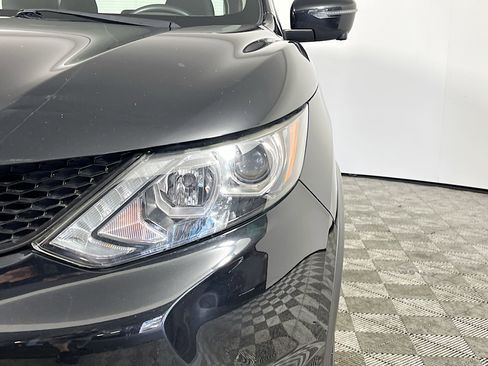 Used 2017 Nissan Rogue Sport SV w/ SV Premium Package image 12