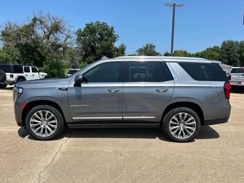 Used 2021 GMC Yukon Denali w/ Denali Premium Package AWD/4WD image 2