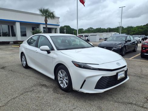 Used 2025 Toyota Camry LE FWD image 20